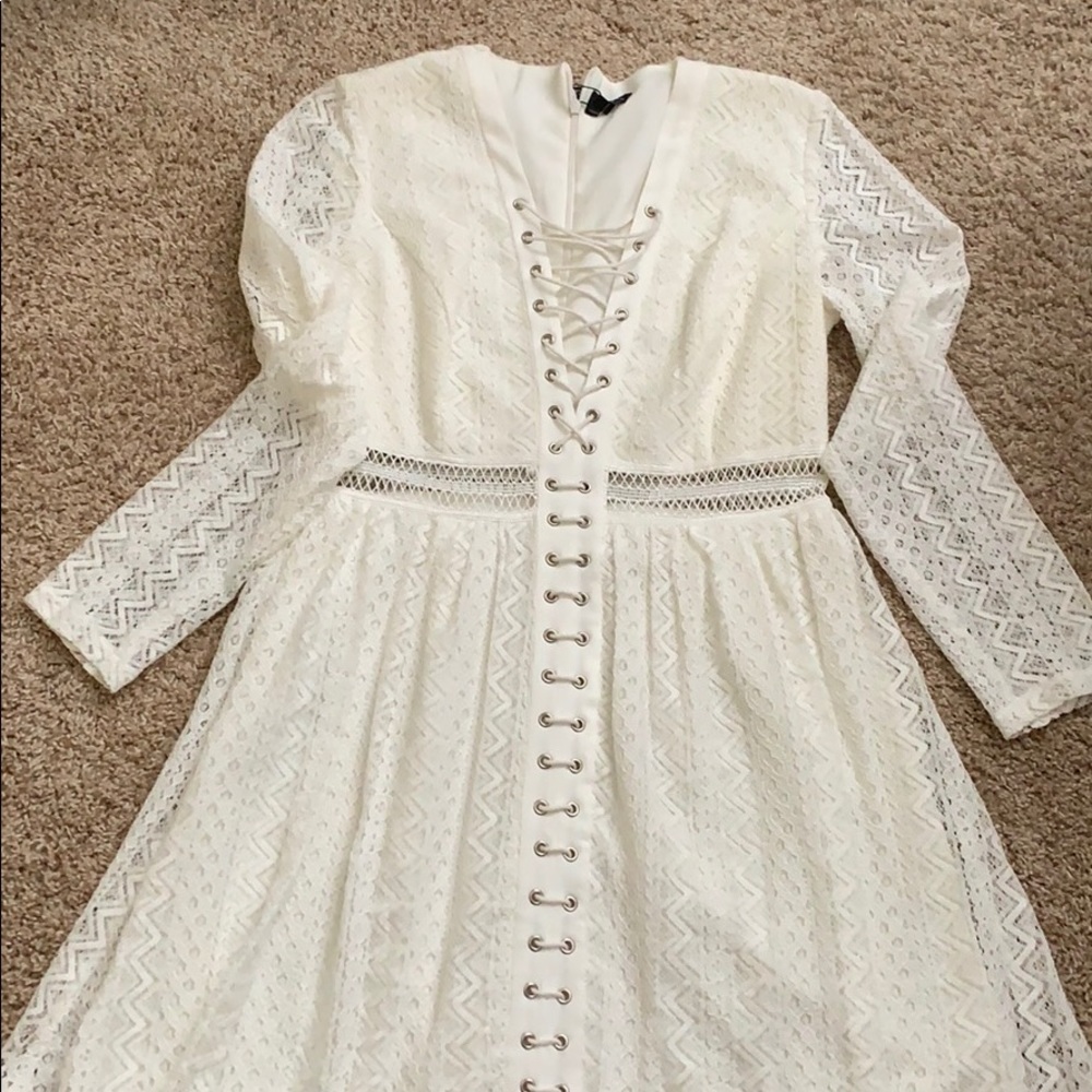 Bardot Lace Front Dress - Picture 4 of 8